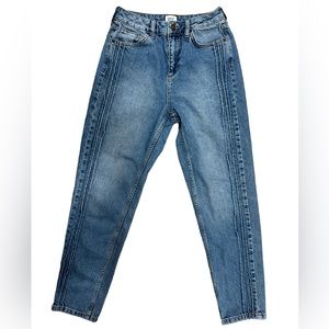 BDG Urban Outfitters MOM jeans. Size 27/32.